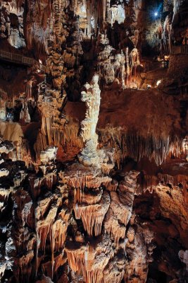 Vis 10 stalagmite geante de la vierge a l enfant @Victor FERRER Libre de droits © Victor Ferrer